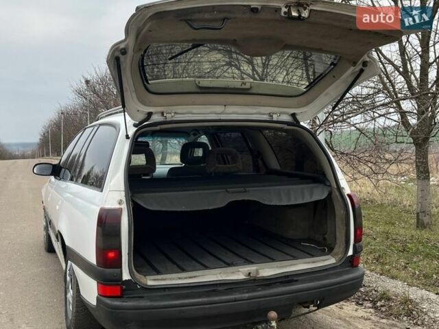 Белый Опель Омега, объемом двигателя 2.5 л и пробегом 435 тыс. км за 1800 $, фото 5 на Automoto.ua