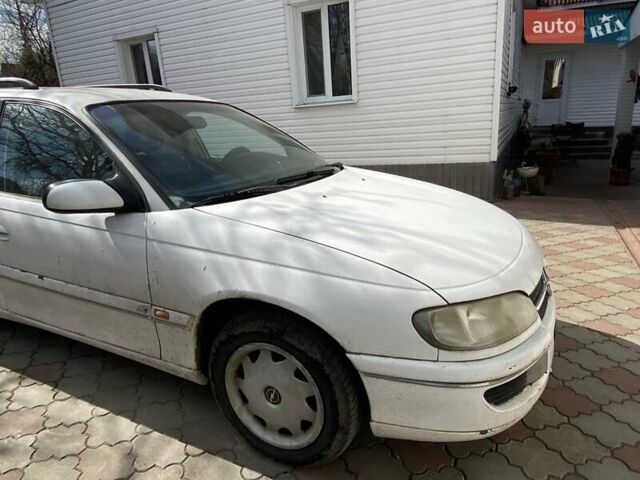 Белый Опель Омега, объемом двигателя 2 л и пробегом 450 тыс. км за 2200 $, фото 2 на Automoto.ua
