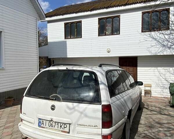 Белый Опель Омега, объемом двигателя 2 л и пробегом 450 тыс. км за 2200 $, фото 1 на Automoto.ua