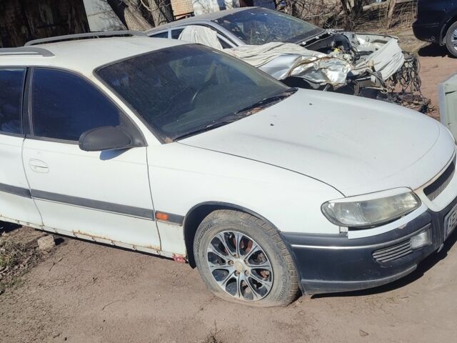 Белый Опель Омега, объемом двигателя 2 л и пробегом 389 тыс. км за 600 $, фото 1 на Automoto.ua