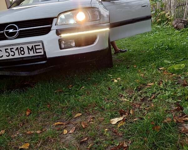 Белый Опель Омега, объемом двигателя 2.5 л и пробегом 368 тыс. км за 2000 $, фото 23 на Automoto.ua