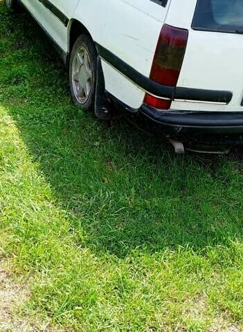 Белый Опель Омега, объемом двигателя 2.5 л и пробегом 368 тыс. км за 2000 $, фото 4 на Automoto.ua