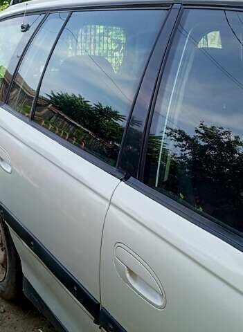 Белый Опель Омега, объемом двигателя 2.5 л и пробегом 368 тыс. км за 2000 $, фото 2 на Automoto.ua