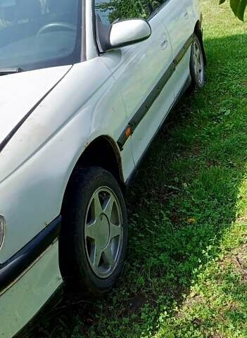 Белый Опель Омега, объемом двигателя 2.5 л и пробегом 368 тыс. км за 2000 $, фото 5 на Automoto.ua