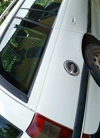 Белый Опель Омега, объемом двигателя 2.5 л и пробегом 368 тыс. км за 2000 $, фото 6 на Automoto.ua