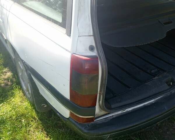 Белый Опель Омега, объемом двигателя 2.5 л и пробегом 368 тыс. км за 2000 $, фото 12 на Automoto.ua