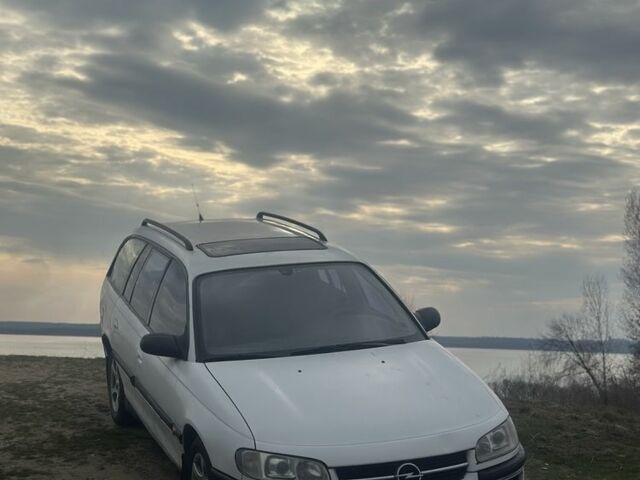 Белый Опель Омега, объемом двигателя 2 л и пробегом 333 тыс. км за 1480 $, фото 20 на Automoto.ua