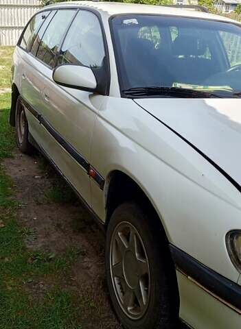 Белый Опель Омега, объемом двигателя 2.5 л и пробегом 368 тыс. км за 2000 $, фото 3 на Automoto.ua