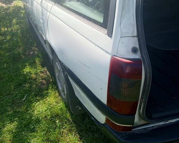 Белый Опель Омега, объемом двигателя 2.5 л и пробегом 368 тыс. км за 2000 $, фото 11 на Automoto.ua