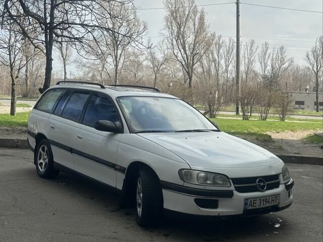 Белый Опель Омега, объемом двигателя 2 л и пробегом 333 тыс. км за 1480 $, фото 7 на Automoto.ua