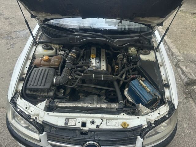 Белый Опель Омега, объемом двигателя 2 л и пробегом 333 тыс. км за 1480 $, фото 19 на Automoto.ua