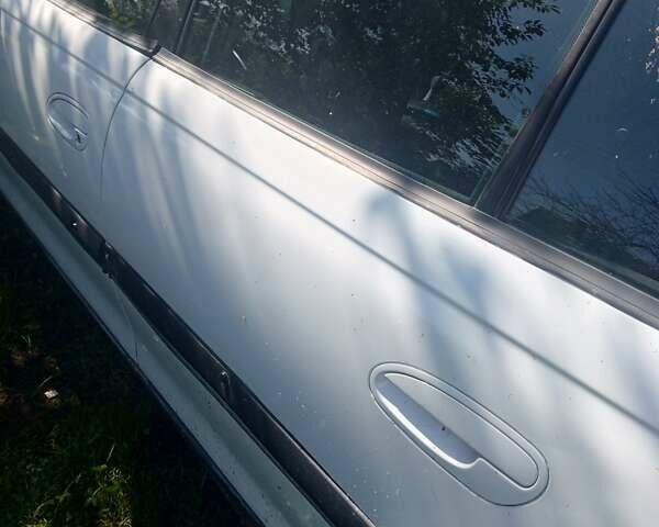 Белый Опель Омега, объемом двигателя 2.5 л и пробегом 368 тыс. км за 2000 $, фото 10 на Automoto.ua