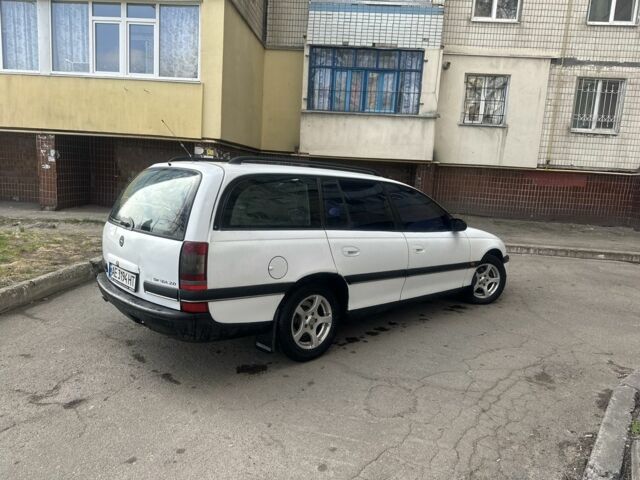 Белый Опель Омега, объемом двигателя 2 л и пробегом 333 тыс. км за 1480 $, фото 5 на Automoto.ua