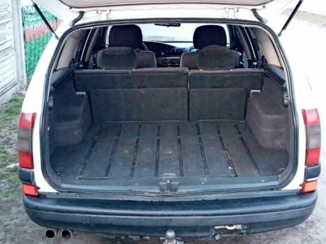 Белый Опель Омега, объемом двигателя 2 л и пробегом 300 тыс. км за 1500 $, фото 21 на Automoto.ua