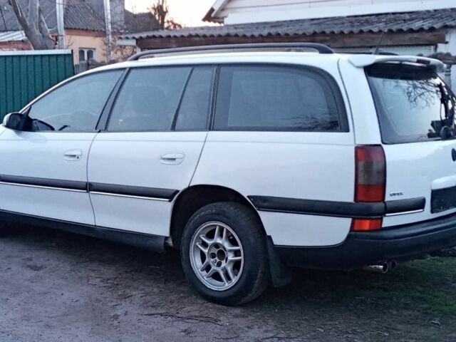 Белый Опель Омега, объемом двигателя 2 л и пробегом 300 тыс. км за 1500 $, фото 6 на Automoto.ua