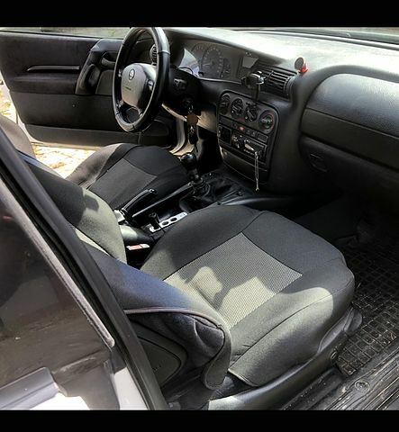 Белый Опель Омега, объемом двигателя 2 л и пробегом 330 тыс. км за 2700 $, фото 4 на Automoto.ua