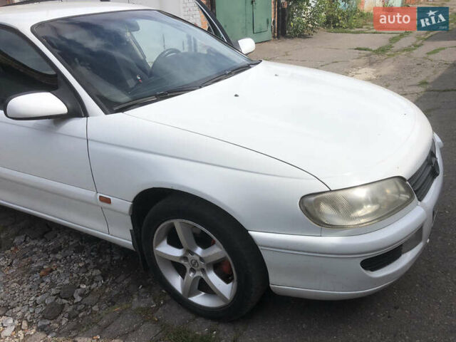 Белый Опель Омега, объемом двигателя 2 л и пробегом 330 тыс. км за 2700 $, фото 35 на Automoto.ua