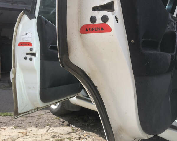 Белый Опель Омега, объемом двигателя 2 л и пробегом 330 тыс. км за 2700 $, фото 43 на Automoto.ua