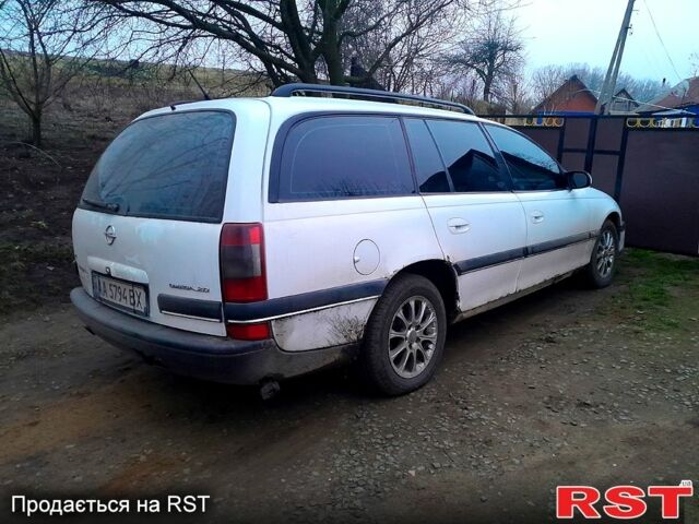 Білий Опель Омега, об'ємом двигуна 2 л та пробігом 300 тис. км за 1180 $, фото 3 на Automoto.ua
