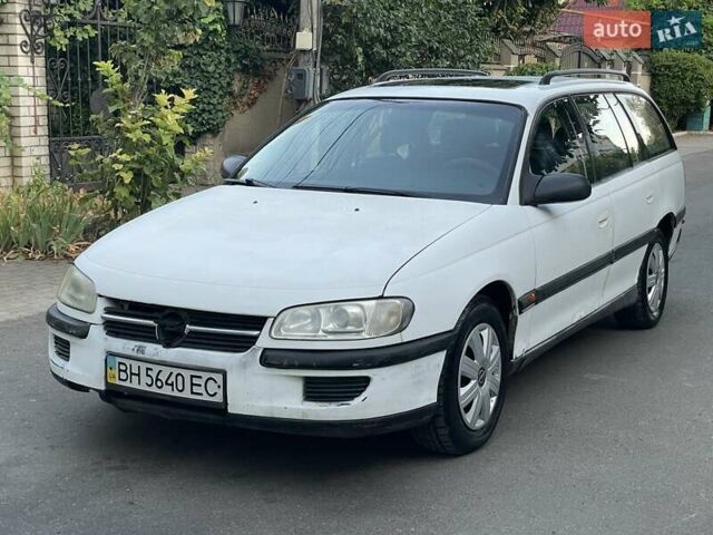 Білий Опель Омега, об'ємом двигуна 2.5 л та пробігом 250 тис. км за 1750 $, фото 1 на Automoto.ua