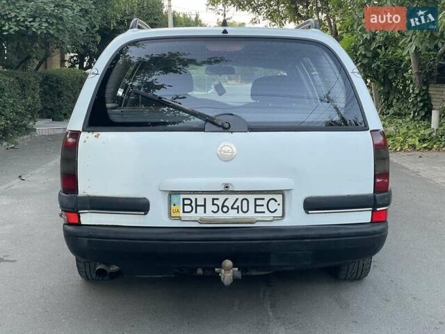 Білий Опель Омега, об'ємом двигуна 2.5 л та пробігом 250 тис. км за 1750 $, фото 5 на Automoto.ua