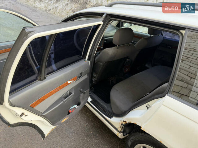 Белый Опель Омега, объемом двигателя 2 л и пробегом 500 тыс. км за 2600 $, фото 5 на Automoto.ua