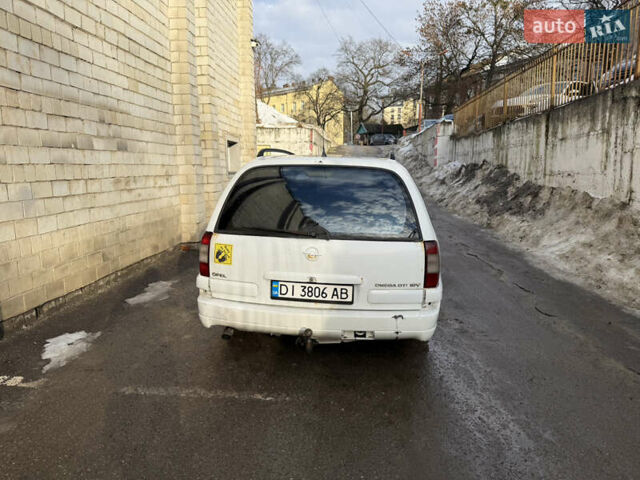 Белый Опель Омега, объемом двигателя 2 л и пробегом 500 тыс. км за 2600 $, фото 3 на Automoto.ua