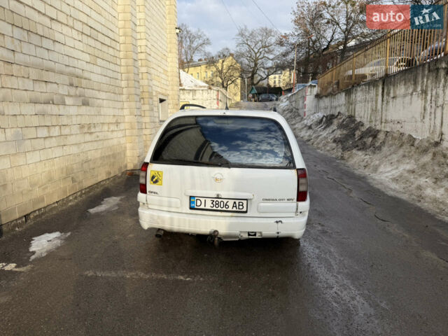 Белый Опель Омега, объемом двигателя 2 л и пробегом 500 тыс. км за 2000 $, фото 3 на Automoto.ua