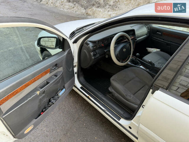 Белый Опель Омега, объемом двигателя 2 л и пробегом 500 тыс. км за 2600 $, фото 7 на Automoto.ua