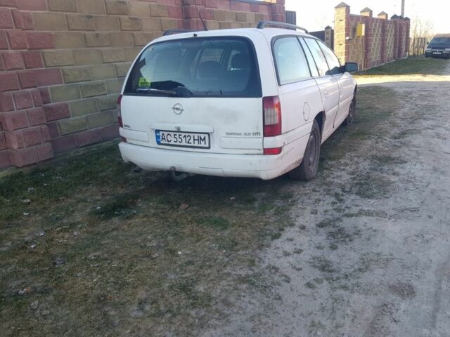 Білий Опель Омега, об'ємом двигуна 2.2 л та пробігом 250 тис. км за 599 $, фото 4 на Automoto.ua