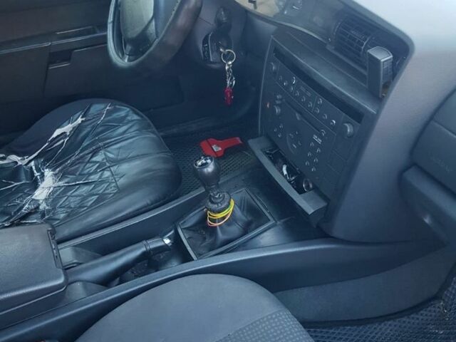 Білий Опель Омега, об'ємом двигуна 2.2 л та пробігом 250 тис. км за 599 $, фото 6 на Automoto.ua