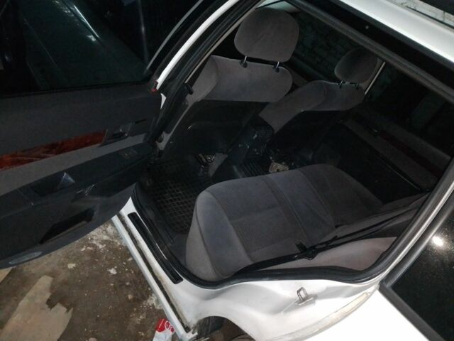 Білий Опель Омега, об'ємом двигуна 2.2 л та пробігом 250 тис. км за 1400 $, фото 5 на Automoto.ua