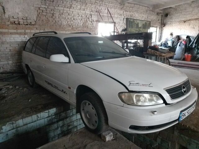 Білий Опель Омега, об'ємом двигуна 2.2 л та пробігом 250 тис. км за 1400 $, фото 1 на Automoto.ua