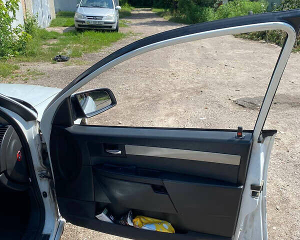 Белый Опель Омега, объемом двигателя 2.2 л и пробегом 266 тыс. км за 2800 $, фото 12 на Automoto.ua