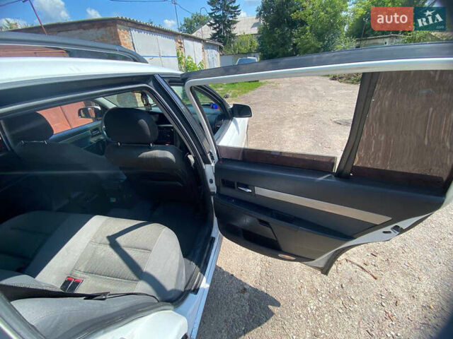 Белый Опель Омега, объемом двигателя 2.2 л и пробегом 266 тыс. км за 2800 $, фото 9 на Automoto.ua