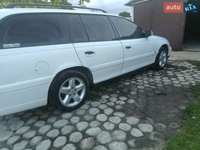 Белый Опель Омега, объемом двигателя 2.2 л и пробегом 275 тыс. км за 3500 $, фото 4 на Automoto.ua