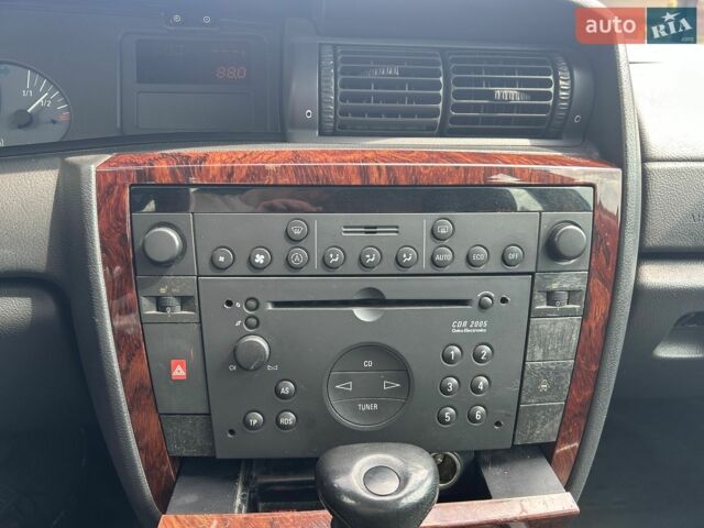 Белый Опель Омега, объемом двигателя 2.5 л и пробегом 385 тыс. км за 2999 $, фото 14 на Automoto.ua