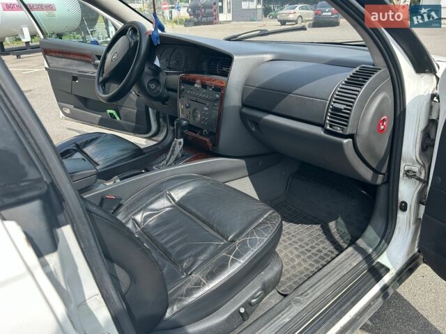 Белый Опель Омега, объемом двигателя 2.5 л и пробегом 385 тыс. км за 2999 $, фото 20 на Automoto.ua