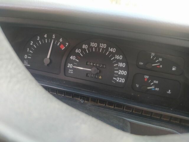 Бежевый Опель Омега, объемом двигателя 2 л и пробегом 84 тыс. км за 1550 $, фото 5 на Automoto.ua