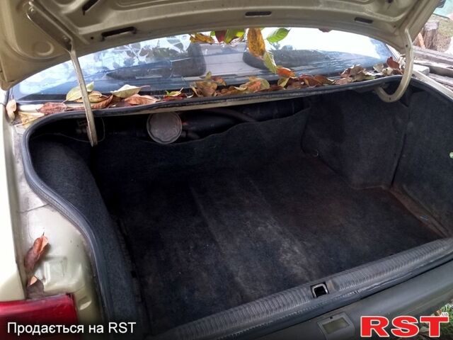 Бежевий Опель Омега, об'ємом двигуна 1.8 л та пробігом 300 тис. км за 800 $, фото 6 на Automoto.ua