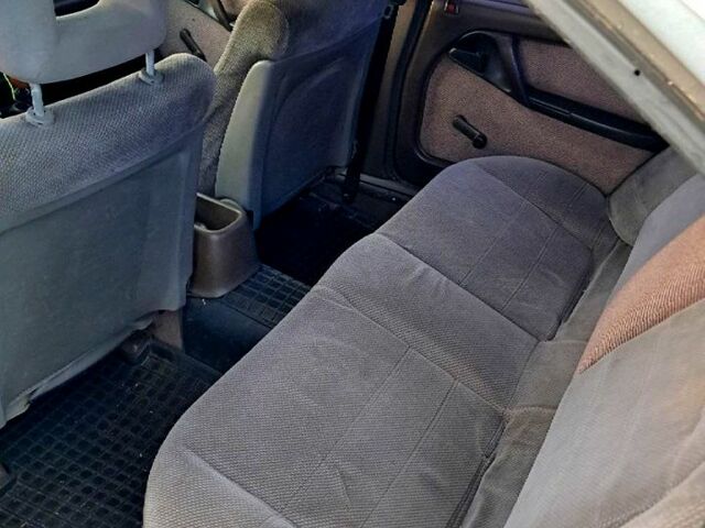 Бежевий Опель Омега, об'ємом двигуна 1.8 л та пробігом 0 тис. км за 1300 $, фото 6 на Automoto.ua