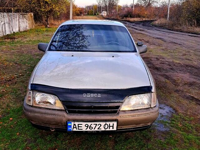Бежевий Опель Омега, об'ємом двигуна 1.8 л та пробігом 0 тис. км за 1300 $, фото 1 на Automoto.ua