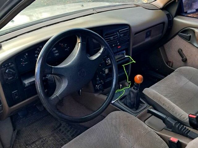 Бежевий Опель Омега, об'ємом двигуна 1.8 л та пробігом 0 тис. км за 1300 $, фото 7 на Automoto.ua