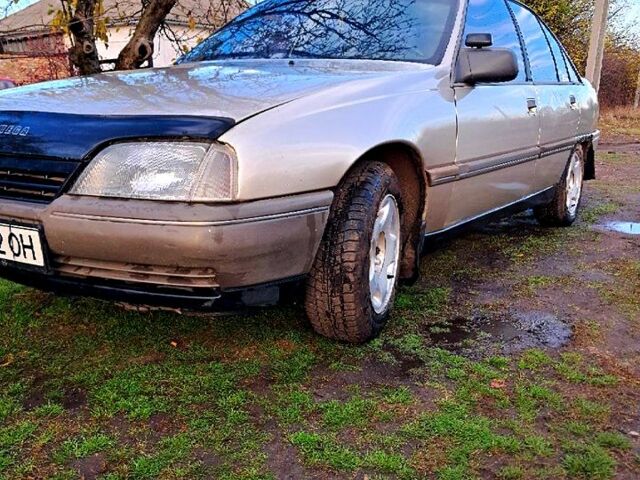 Бежевий Опель Омега, об'ємом двигуна 1.8 л та пробігом 0 тис. км за 1300 $, фото 2 на Automoto.ua