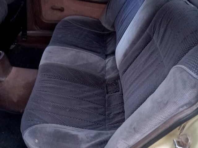 Бежевий Опель Омега, об'ємом двигуна 1.8 л та пробігом 300 тис. км за 800 $, фото 5 на Automoto.ua