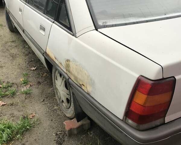 Бежевый Опель Омега, объемом двигателя 1.8 л и пробегом 500 тыс. км за 700 $, фото 1 на Automoto.ua