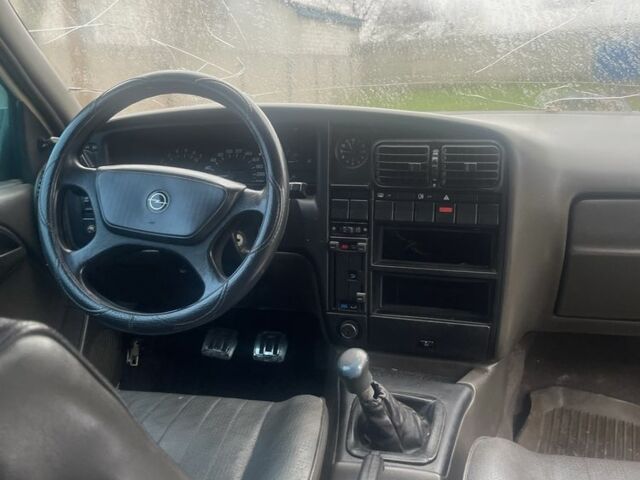 Бежевий Опель Омега, об'ємом двигуна 2 л та пробігом 380 тис. км за 750 $, фото 4 на Automoto.ua