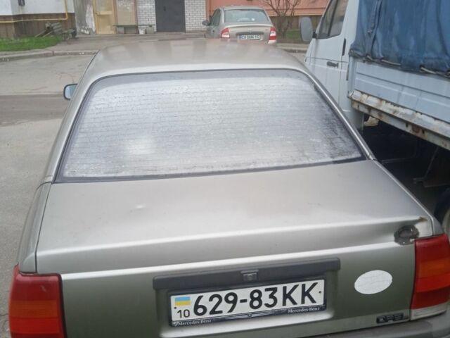 Бежевый Опель Омега, объемом двигателя 2 л и пробегом 300 тыс. км за 1020 $, фото 3 на Automoto.ua