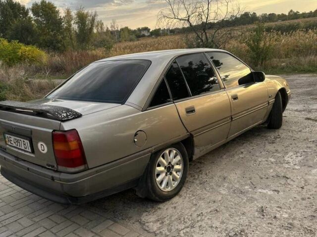 Бежевий Опель Омега, об'ємом двигуна 2 л та пробігом 330 тис. км за 964 $, фото 6 на Automoto.ua