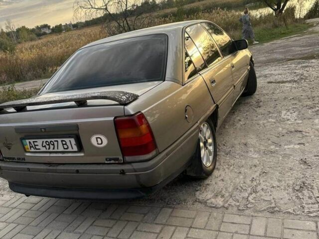 Бежевий Опель Омега, об'ємом двигуна 2 л та пробігом 330 тис. км за 964 $, фото 4 на Automoto.ua